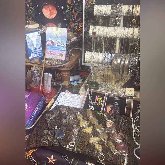 Meet your Posher, Vee ; Maker of Veil 💎 - Picture 11 of 13